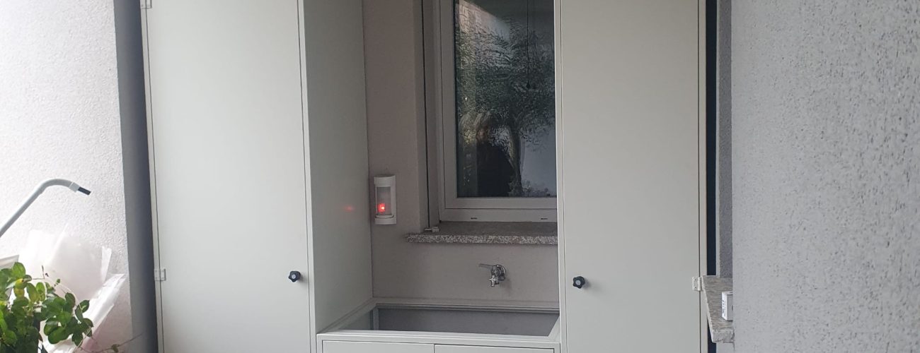 Mobili e porta lavandino – Bernareggio